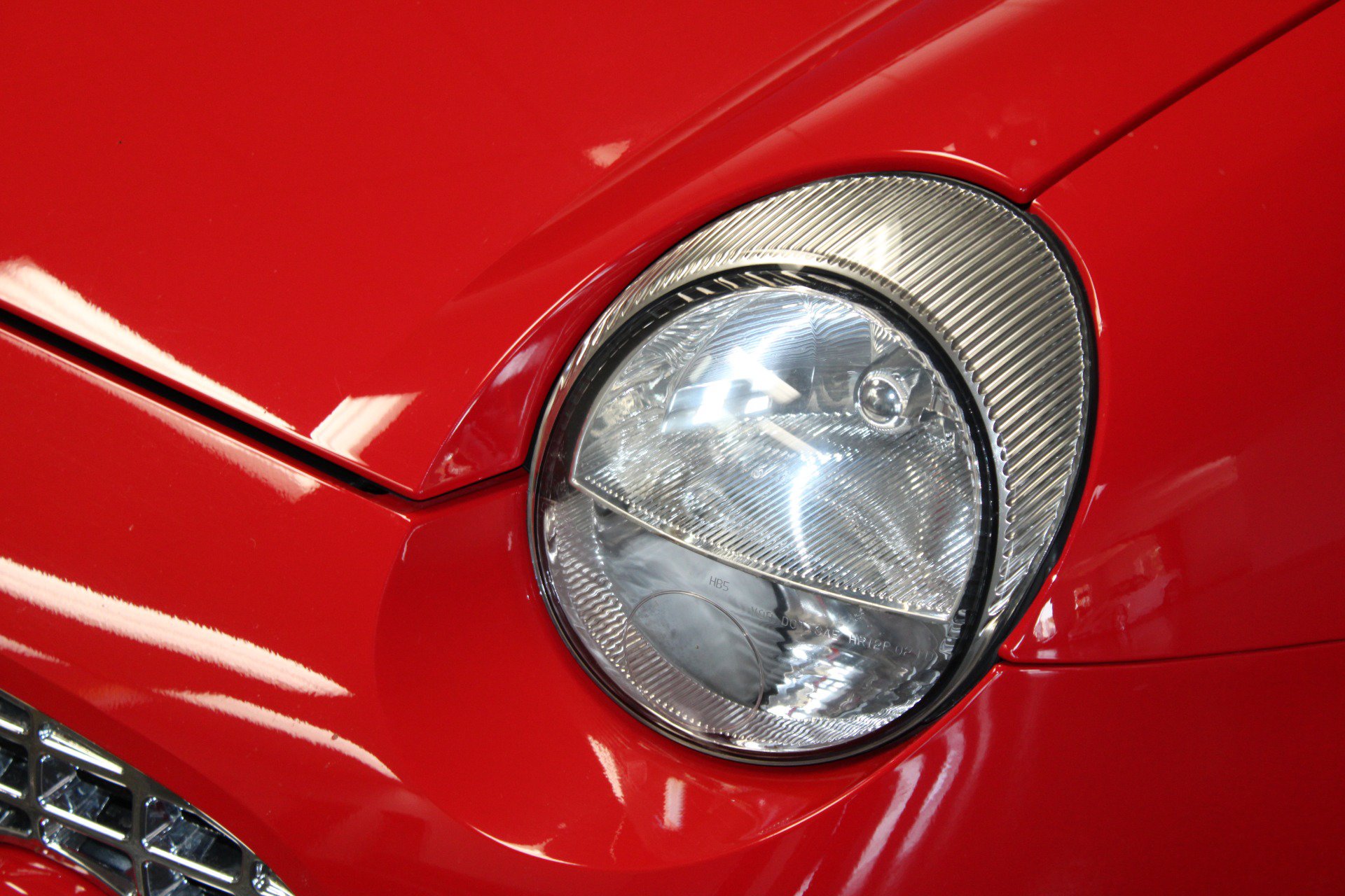 Used 2005 Ford Thunderbird RWD image 16