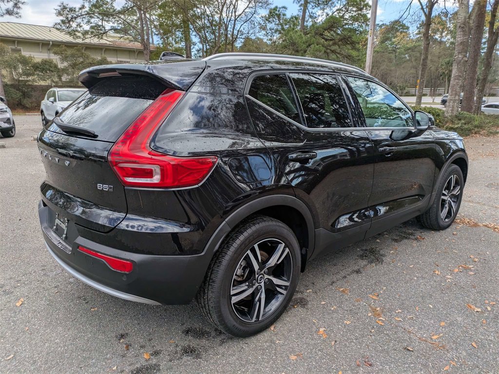Used 2023 Volvo XC40 B5 Plus AWD/4WD image 4