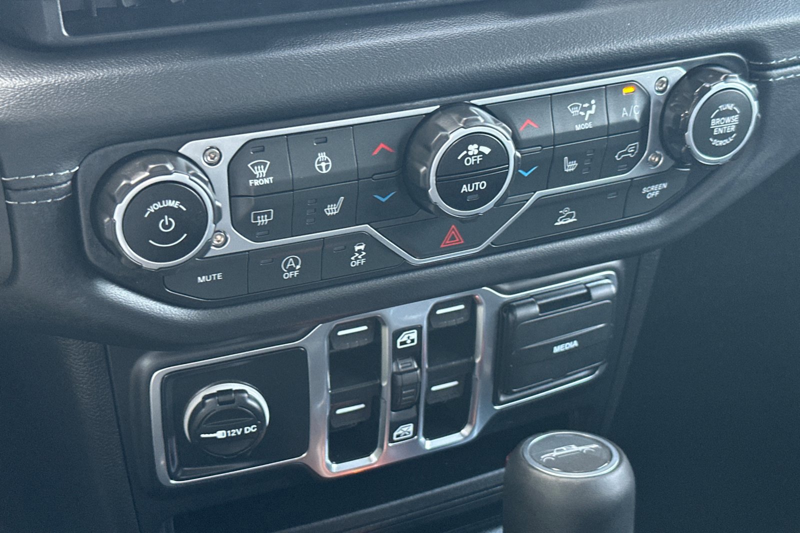 New 2025 Jeep Gladiator Sport image 19