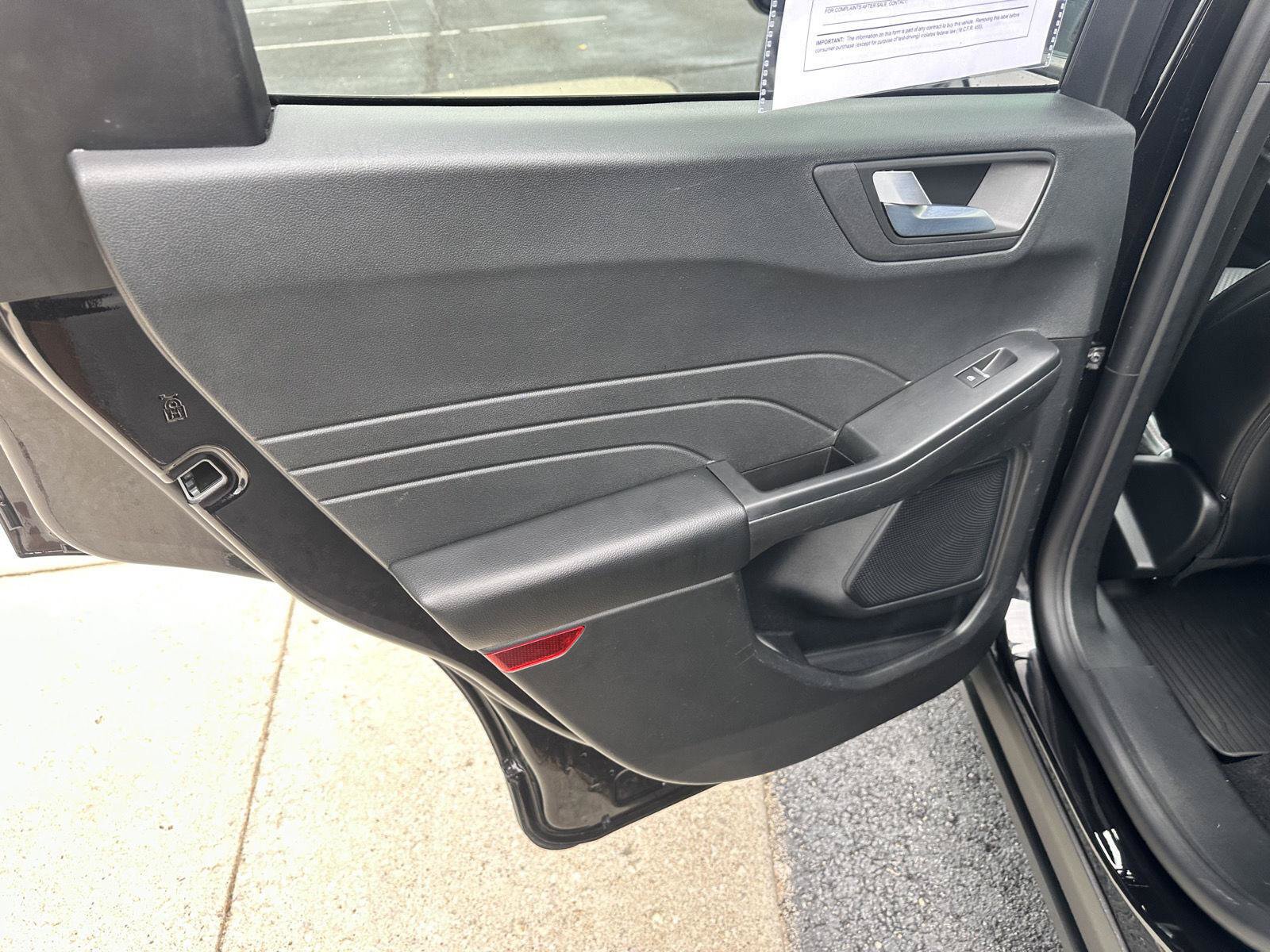 Used 2025 Ford Escape ST-Line Select AWD/4WD image 19