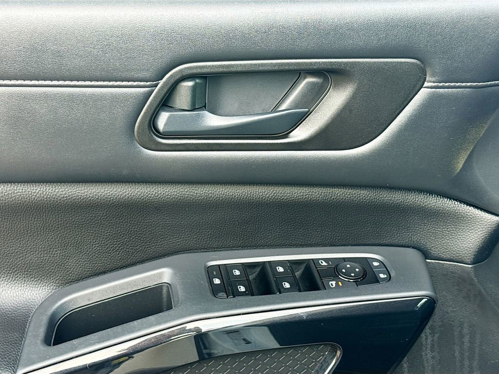 Used 2023 Nissan Pathfinder S image 18