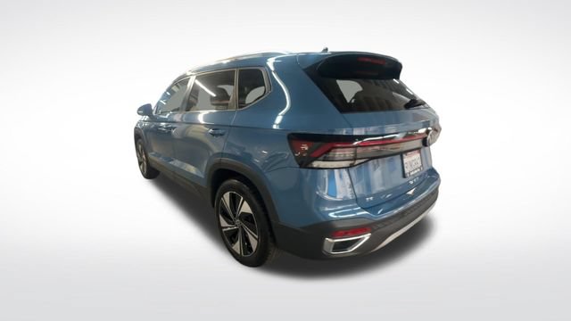 Certified 2025 Volkswagen Taos SE AWD/4WD image 7