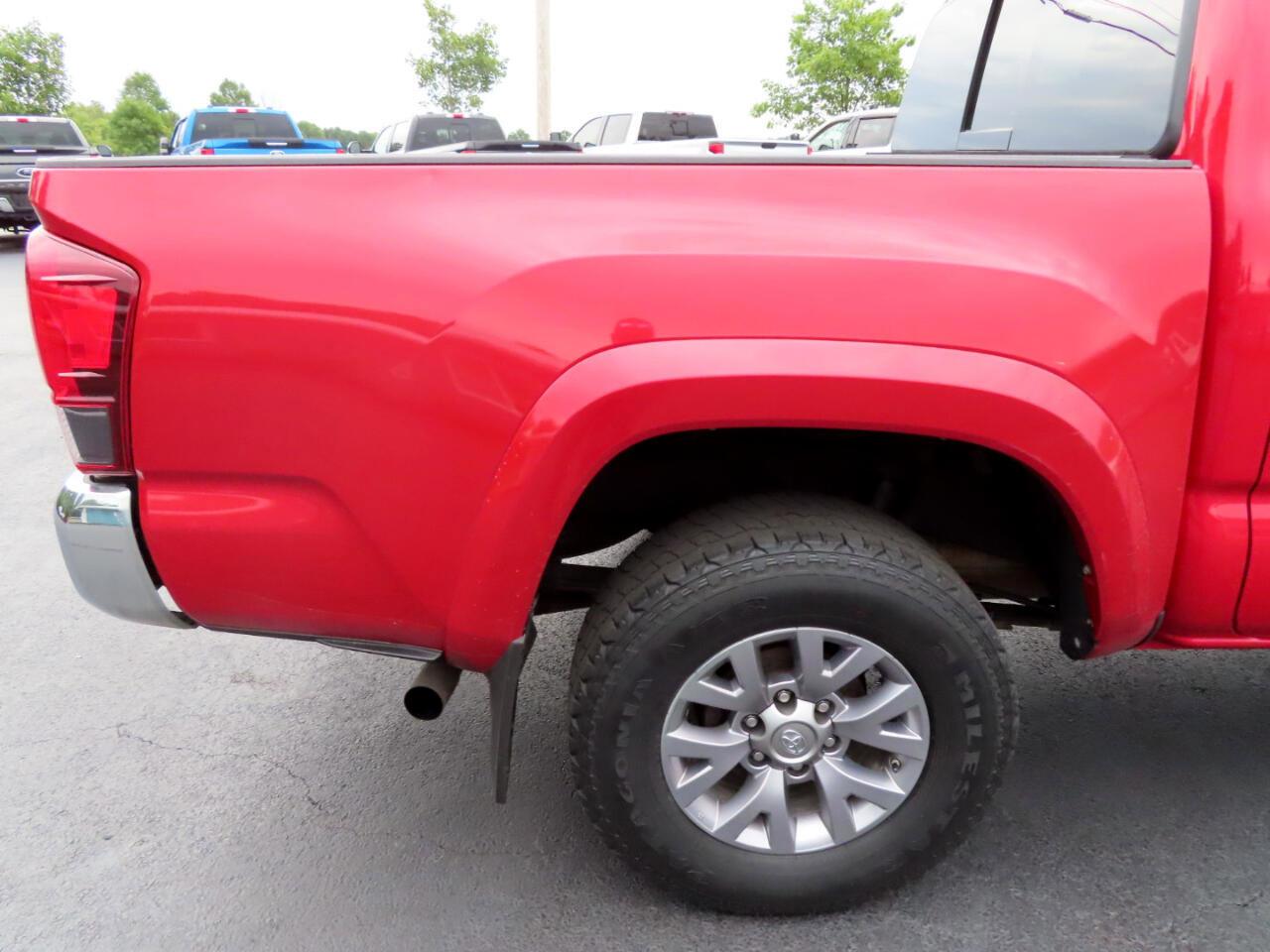 Used 2019 Toyota Tacoma SR5 image 18