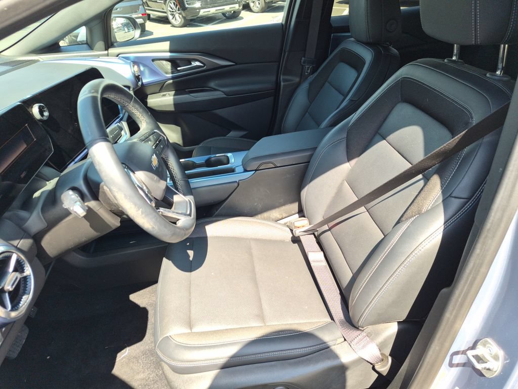 Used 2024 Chevrolet Equinox EV LT FWD image 11