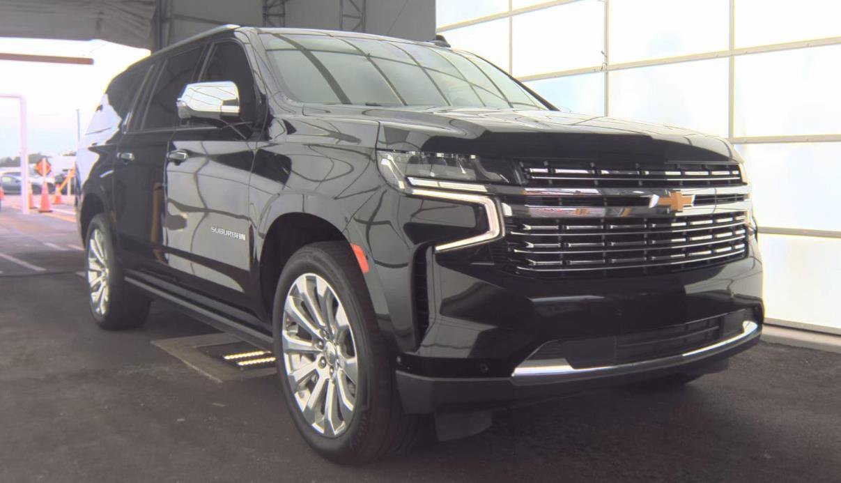 Used 2023 Chevrolet Suburban Premier w/ Advanced Technology Package RWD image 4