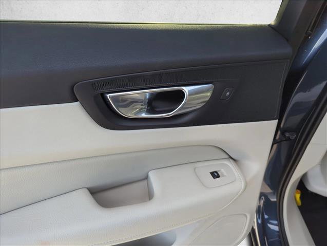 Used 2020 Volvo XC60 T5 Momentum w/ Protection Package Premier image 21