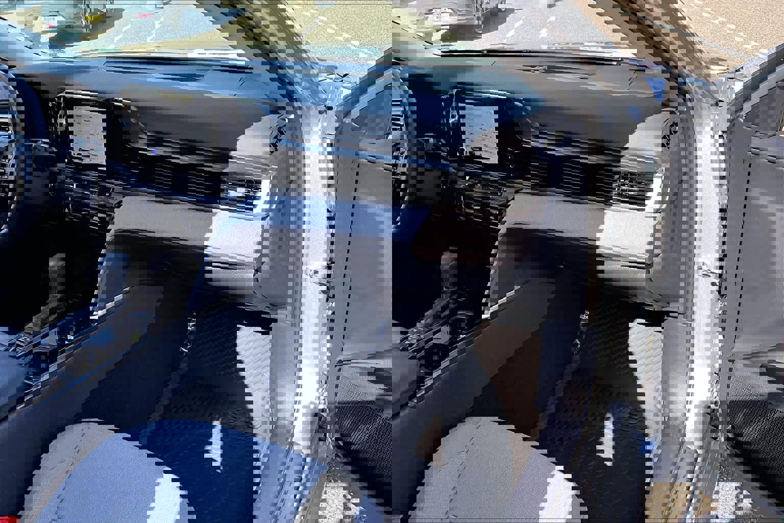 Used 2025 Toyota Camry LE w/ Convenience Package image 18