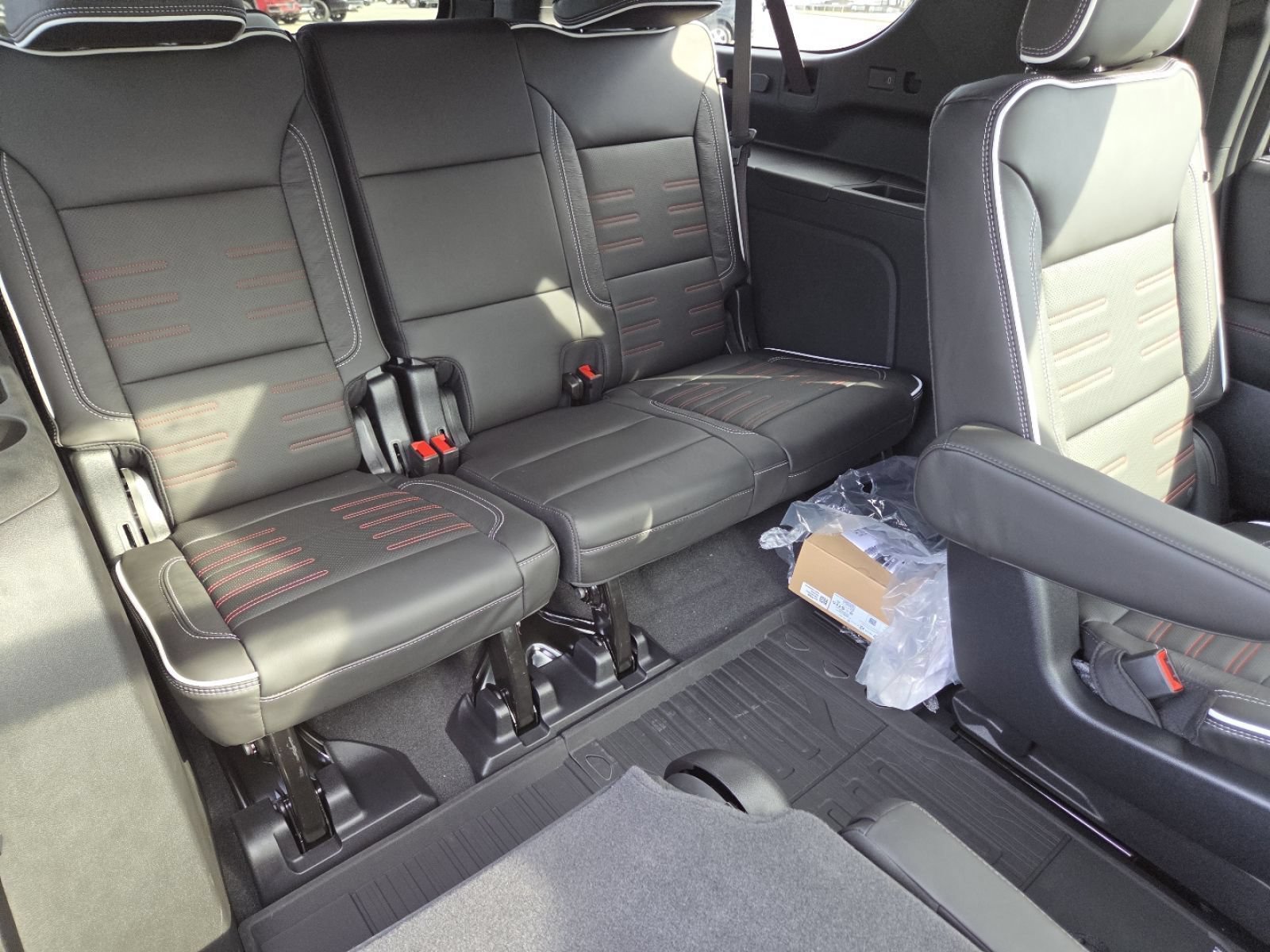 New 2026 GMC Yukon XL AT4 Ultimate w/ LPO, Floor Liner Package AWD/4WD image 29