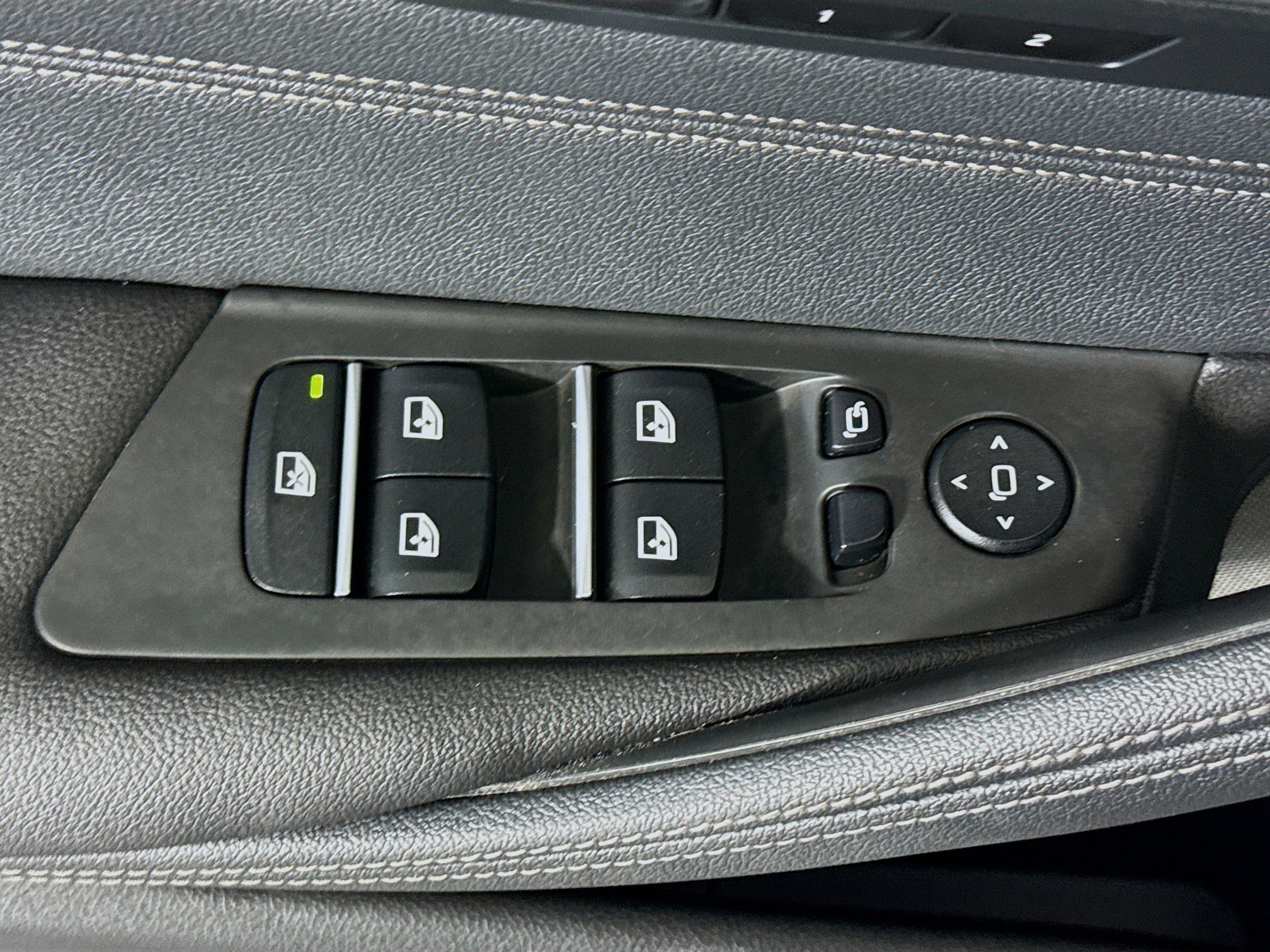 Used 2023 BMW 530e w/ M Sport Package image 24