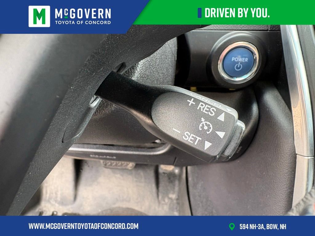 Used 2017 Toyota Camry SE w/ Moonroof Package FWD image 31