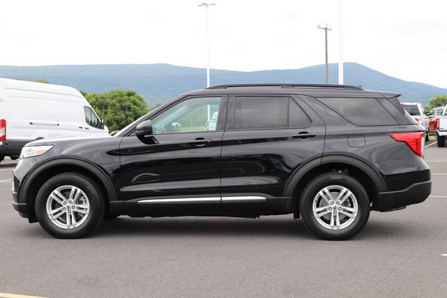 Used 2023 Ford Explorer XLT AWD/4WD image 2
