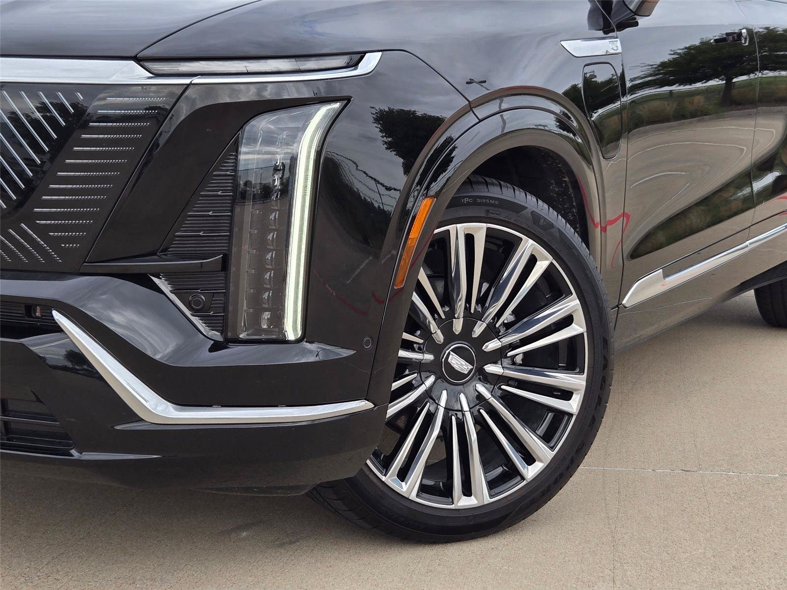 New 2026 Cadillac Vistiq Premium Luxury w/ LPO, Floor Liner Package AWD/4WD image 7
