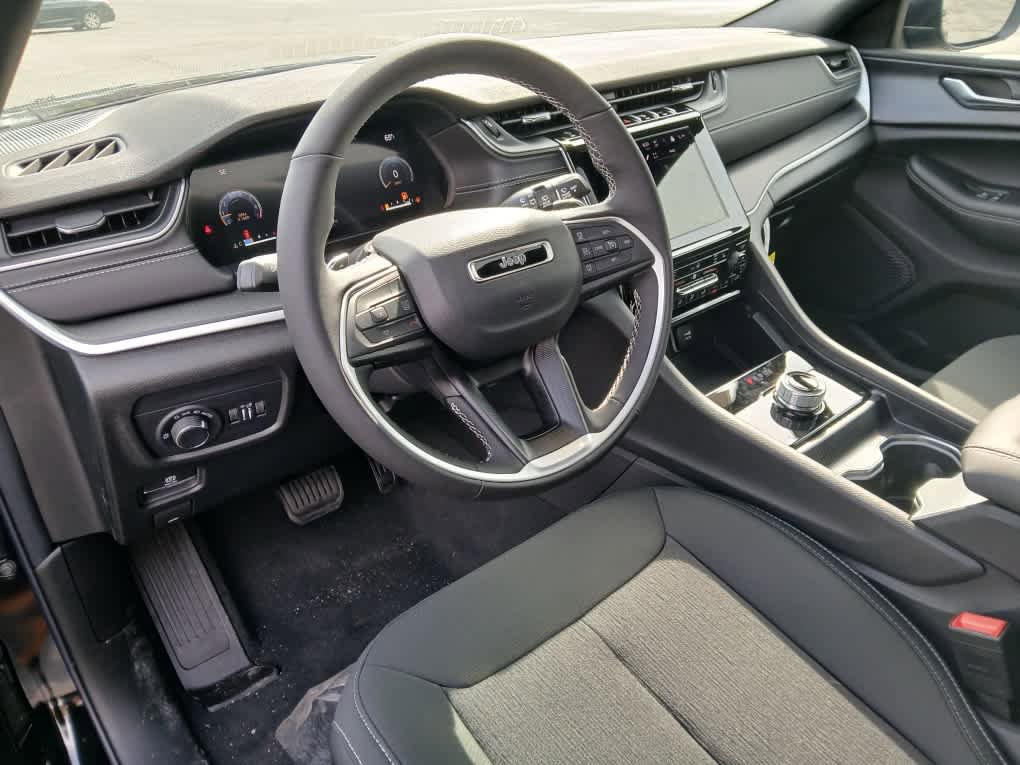 New 2025 Jeep Grand Cherokee Laredo X w/ Luxury Tech Group I AWD/4WD image 11