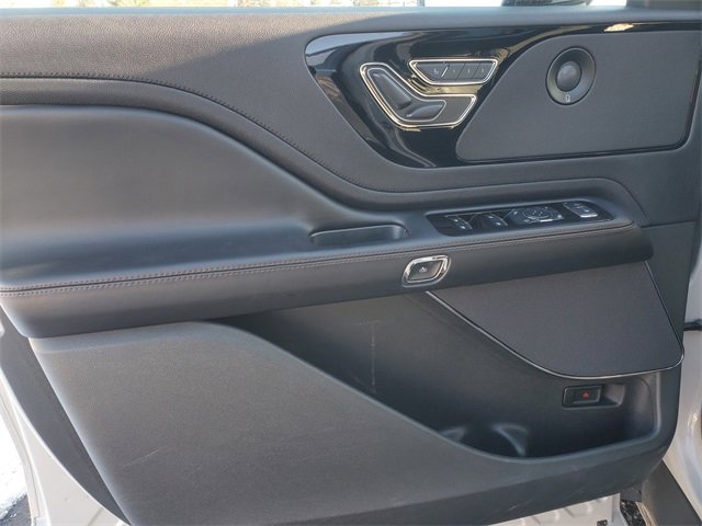 Used 2023 Lincoln Aviator Reserve w/ Equipment Group 201A image 8