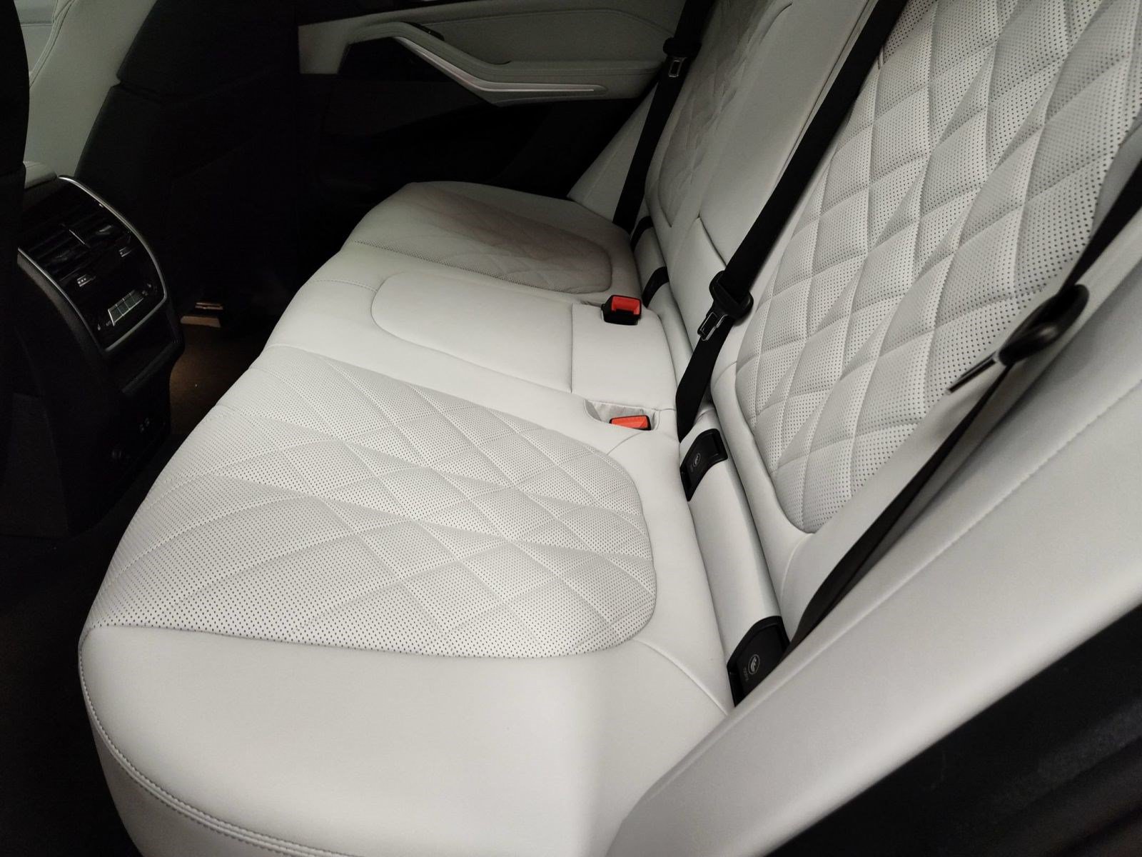 Used 2026 BMW X5 xDrive40i w/ M Sport Package AWD/4WD image 18
