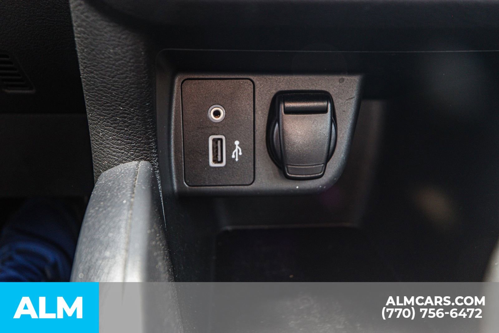 Used 2020 Nissan Versa SR w/ Convenience Package image 45