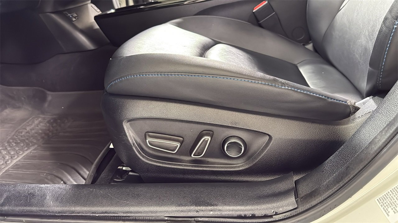 Used 2016 Toyota Prius Four image 14