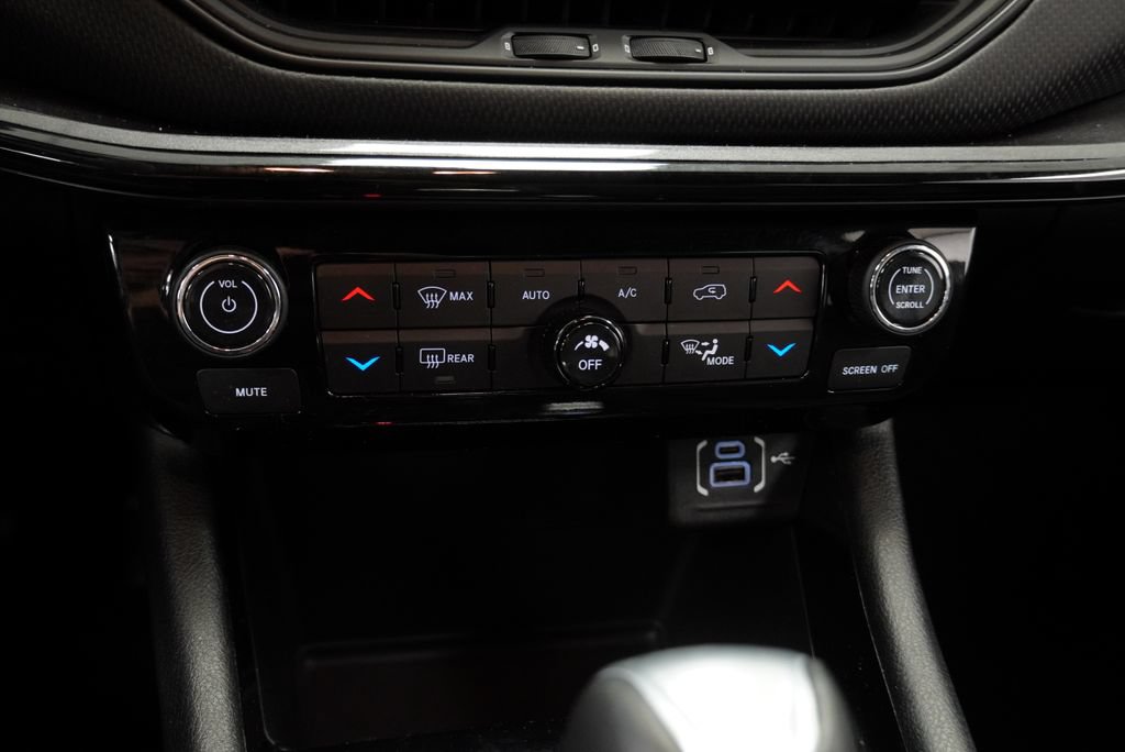 Used 2023 Jeep Compass Latitude w/ Convenience Group AWD/4WD image 19