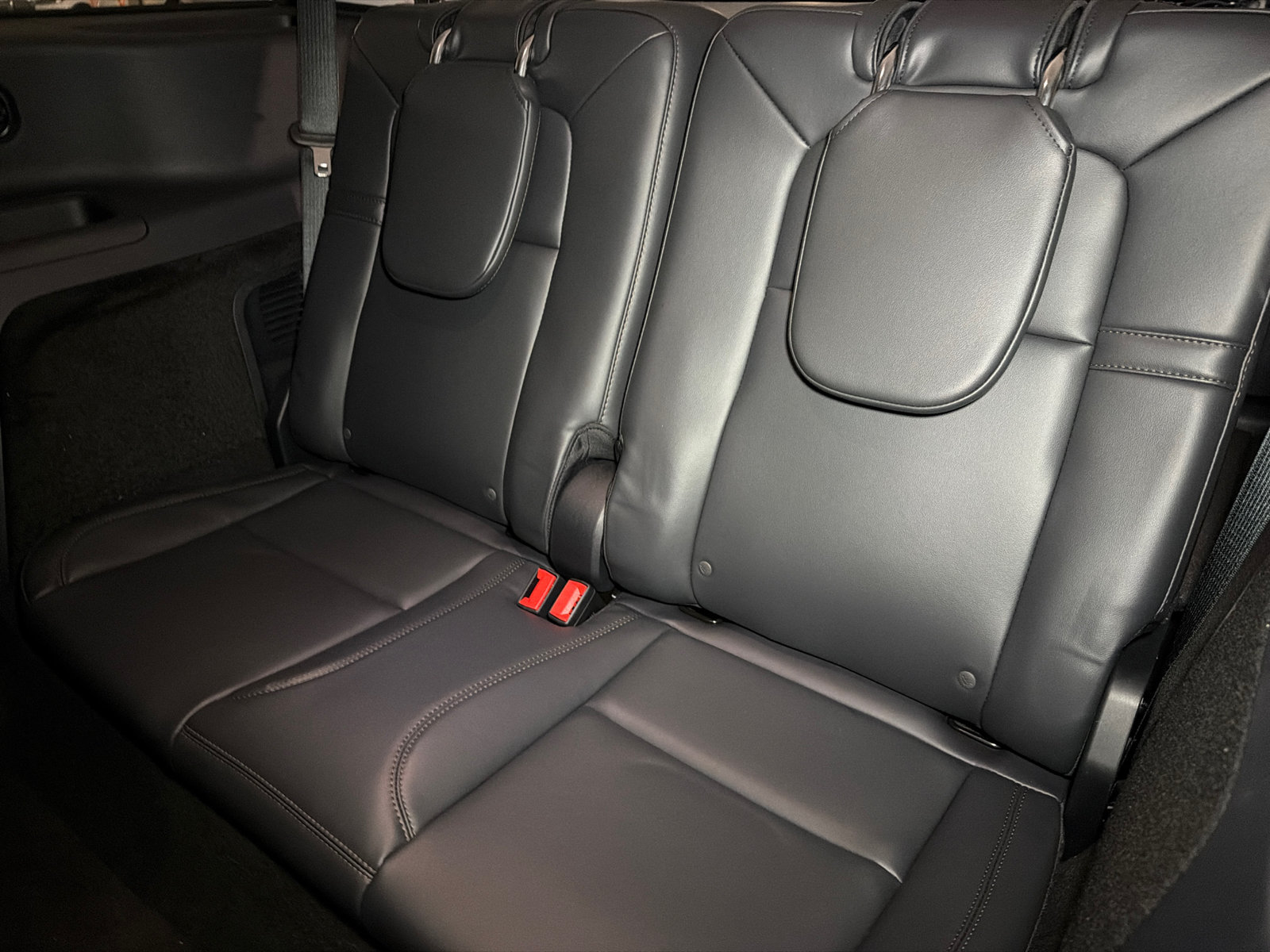 New 2026 Lincoln Aviator AWD w/ Jet Appearance Package image 21