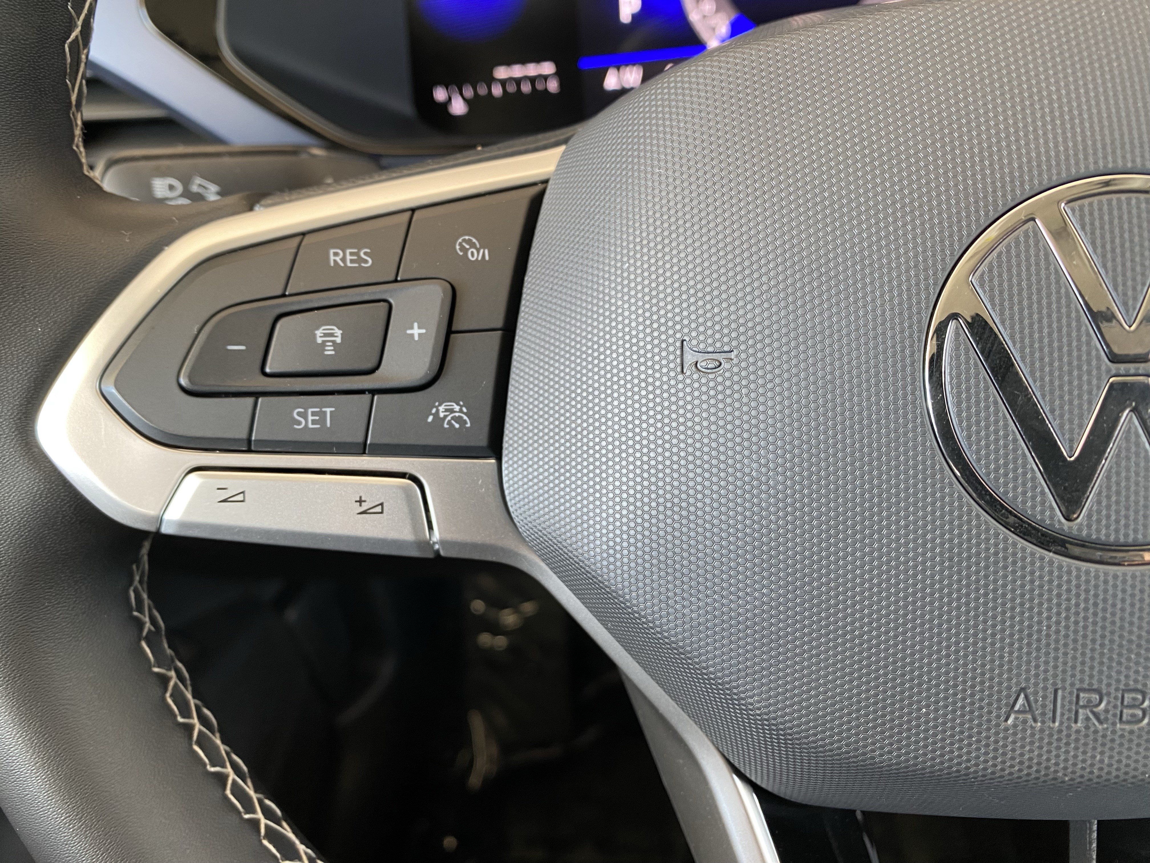 Certified 2023 Volkswagen Taos SE FWD image 6