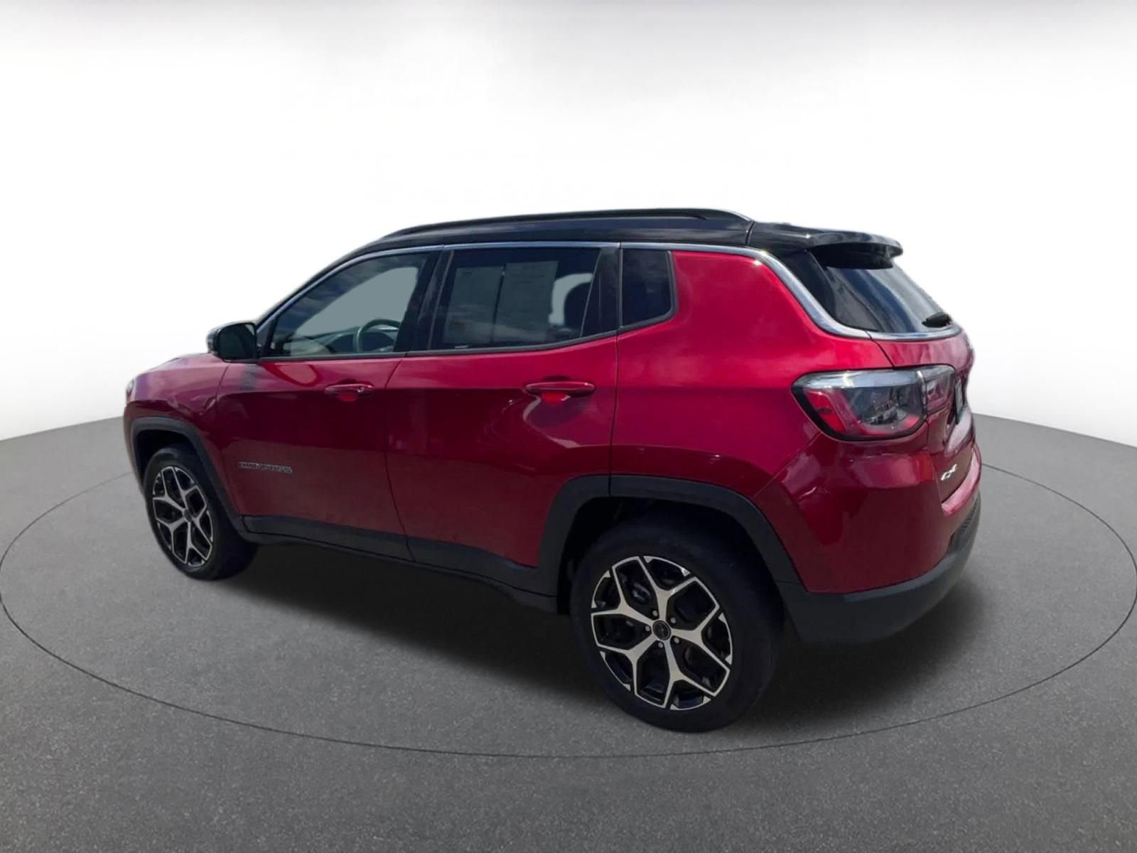 Used 2025 Jeep Compass Limited AWD/4WD image 10