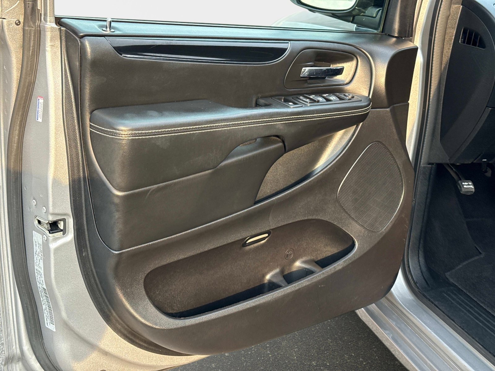 Used 2017 Dodge Grand Caravan SE image 17