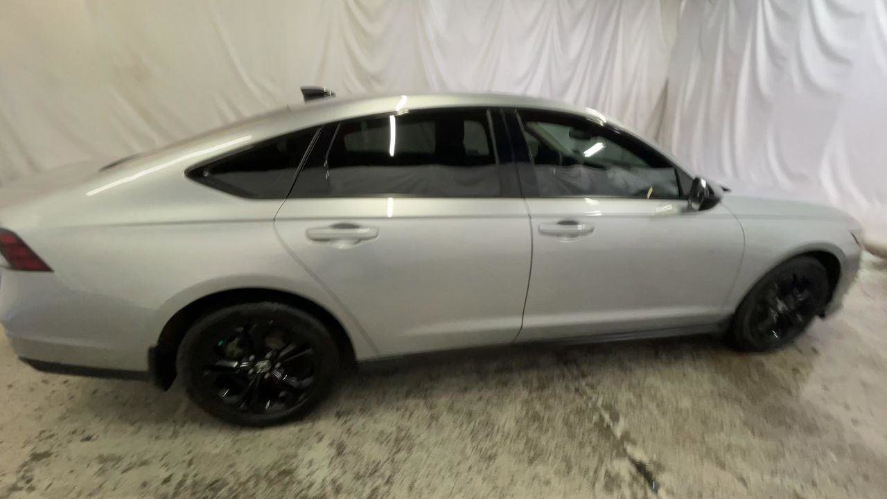 Used 2025 Honda Accord SE image 9