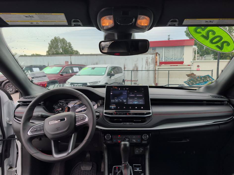 Used 2025 Jeep Compass Trailhawk AWD/4WD image 11