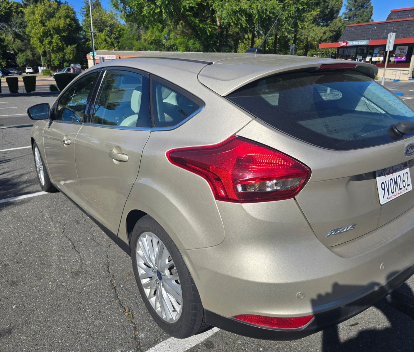 Used 2018 Ford Focus Titanium w/ Titanium Technology Package FWD image 10