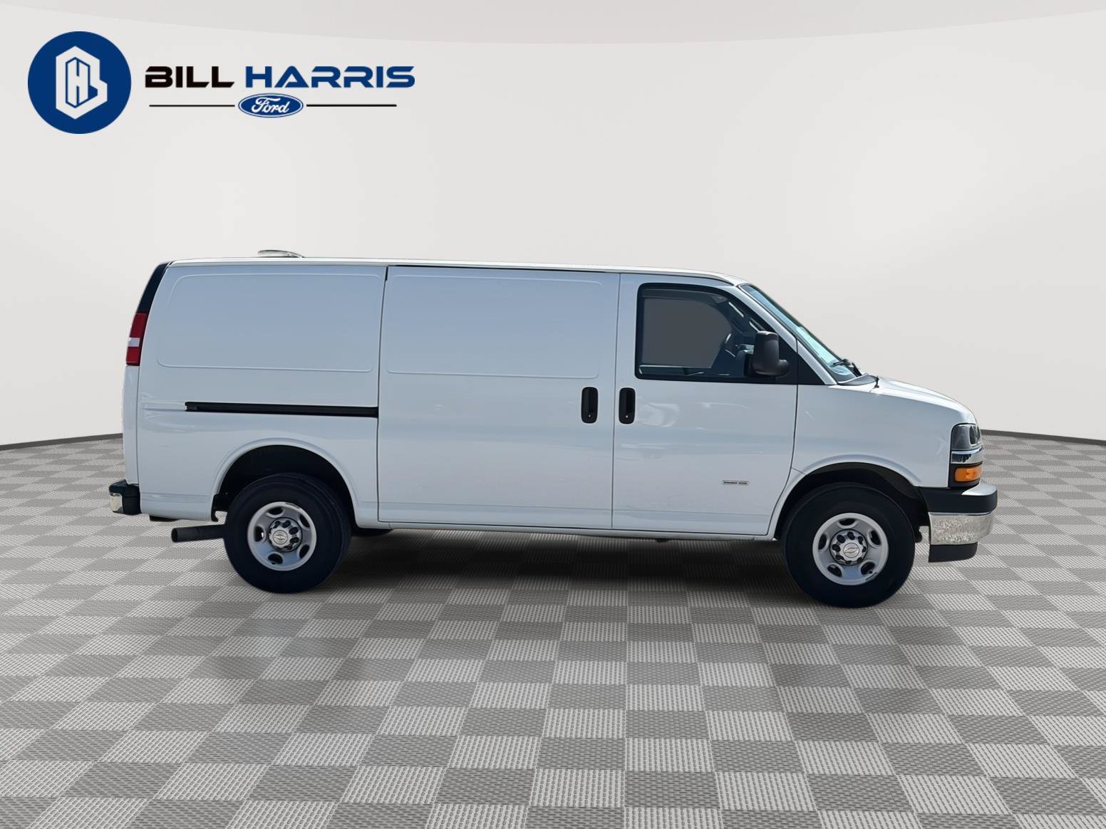 Used 2021 Chevrolet Express 2500 w/ Driver Convenience Package RWD image 4