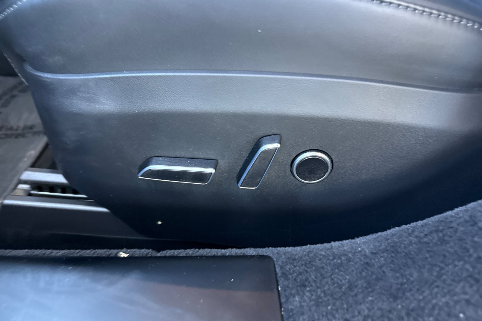 Used 2023 Tesla Model S Standard Range AWD/4WD image 18