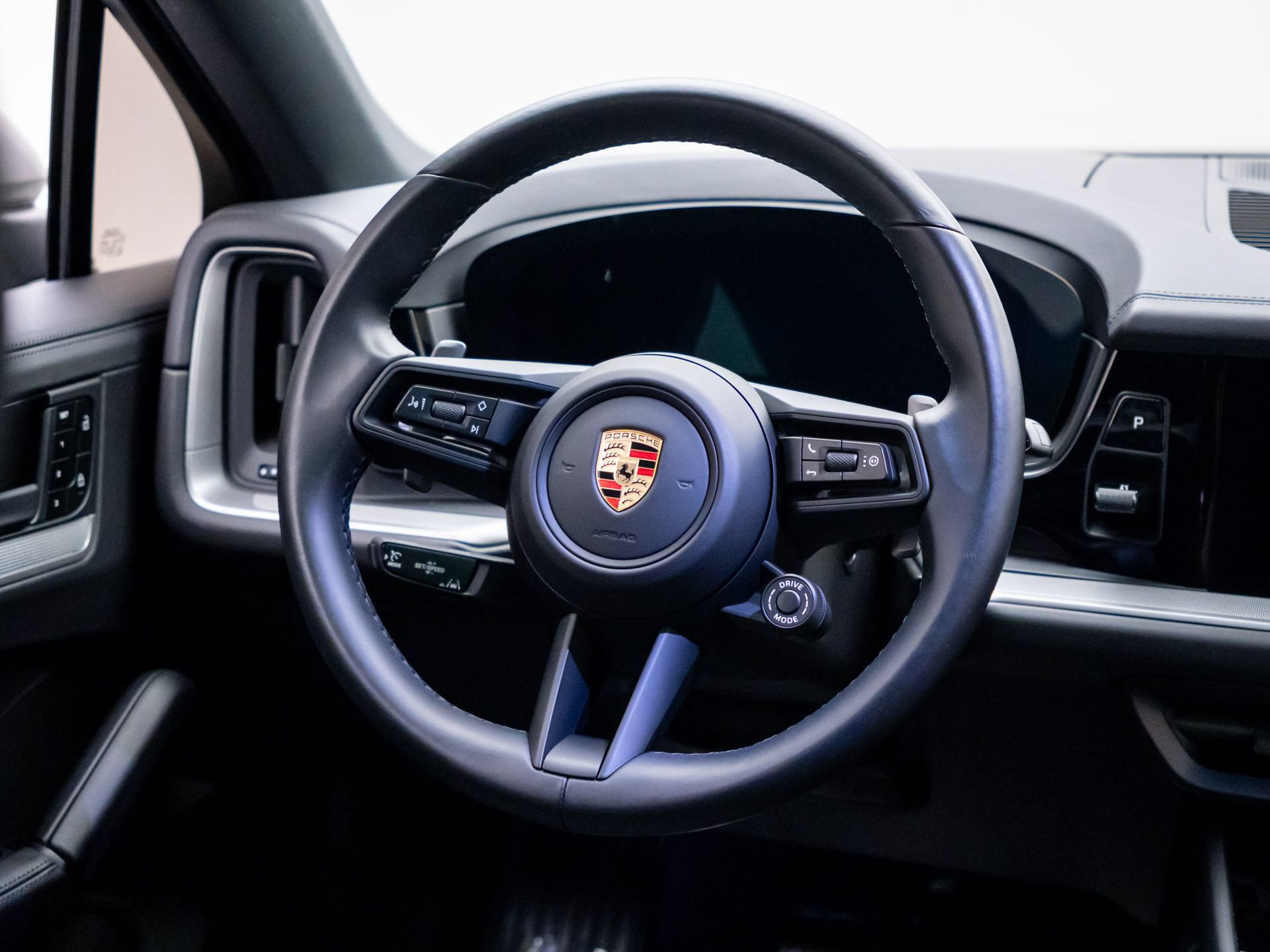 Used 2024 Porsche Cayenne Coupe AWD/4WD image 11