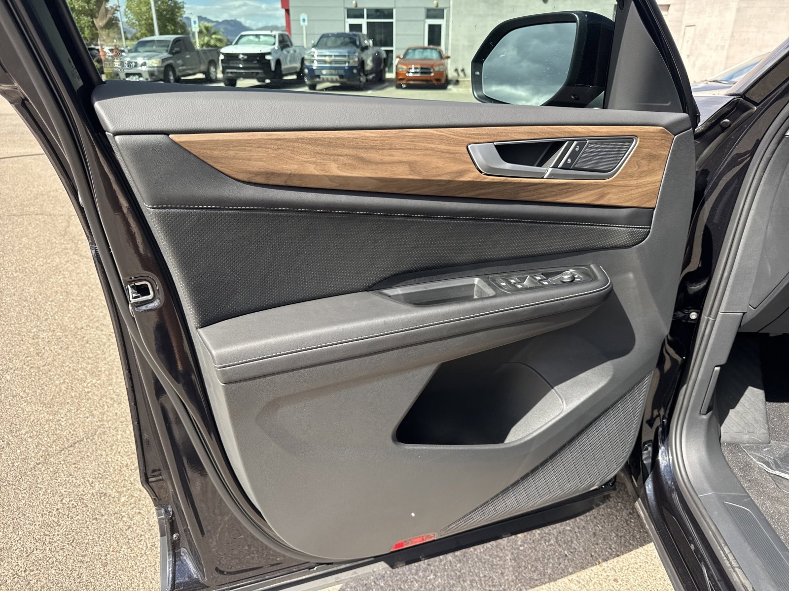 New 2026 Volkswagen Atlas SE image 11