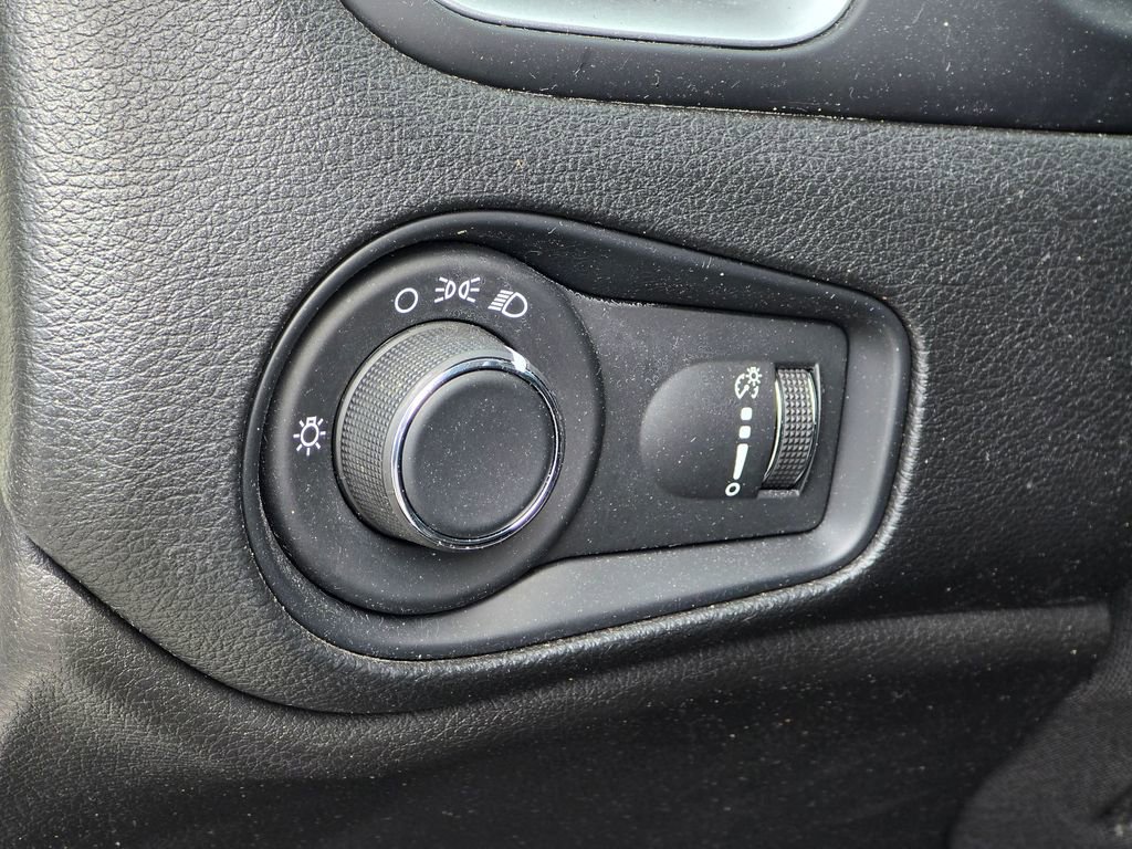 Used 2019 Jeep Renegade Sport image 36