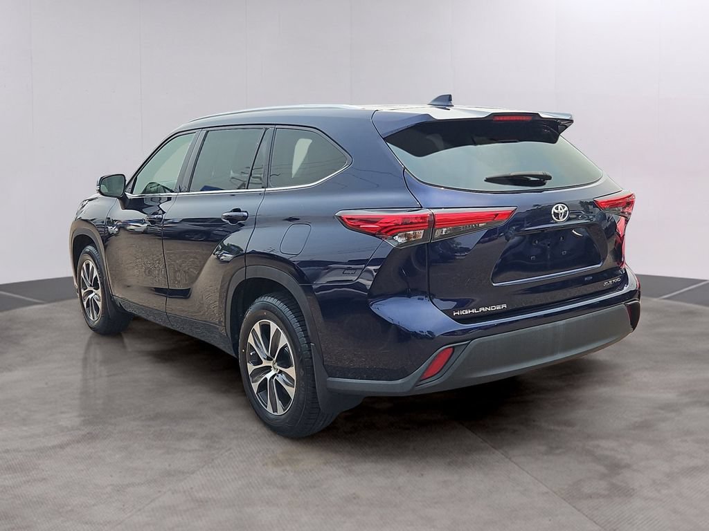 Used 2021 Toyota Highlander XLE AWD/4WD image 6