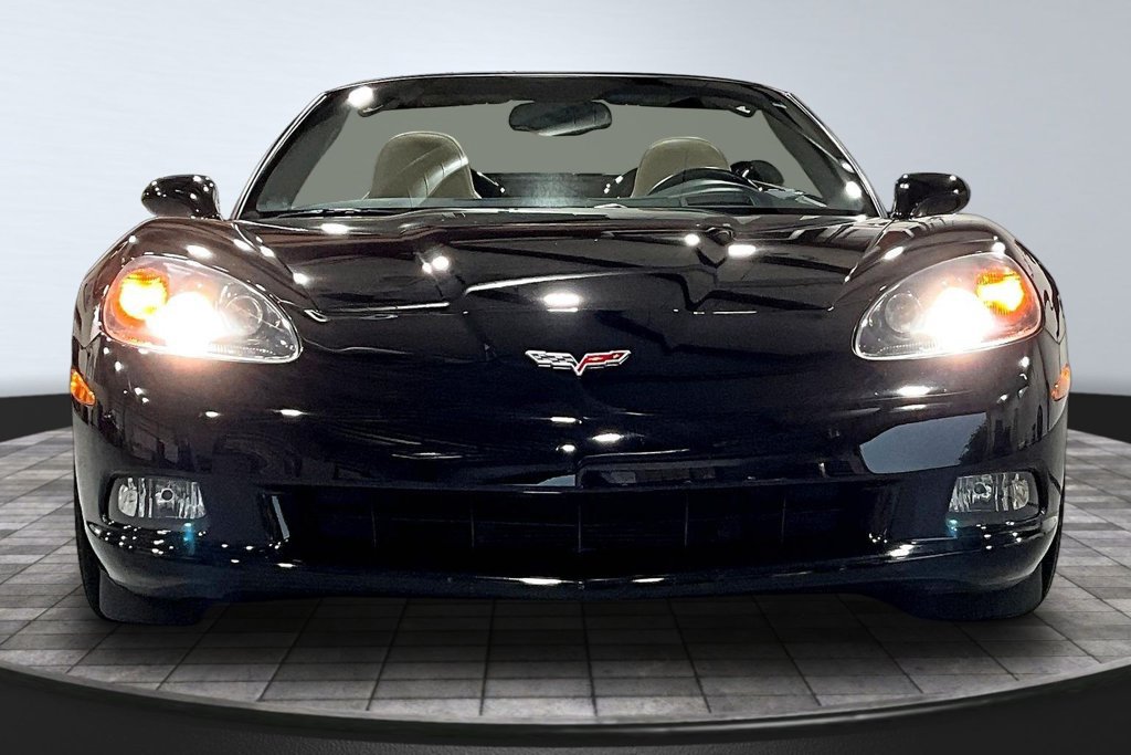 Used 2005 Chevrolet Corvette Convertible w/ Preferred Equipment Group RWD image 2