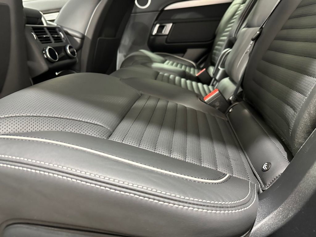 Used 2024 Land Rover Discovery Dynamic SE image 20