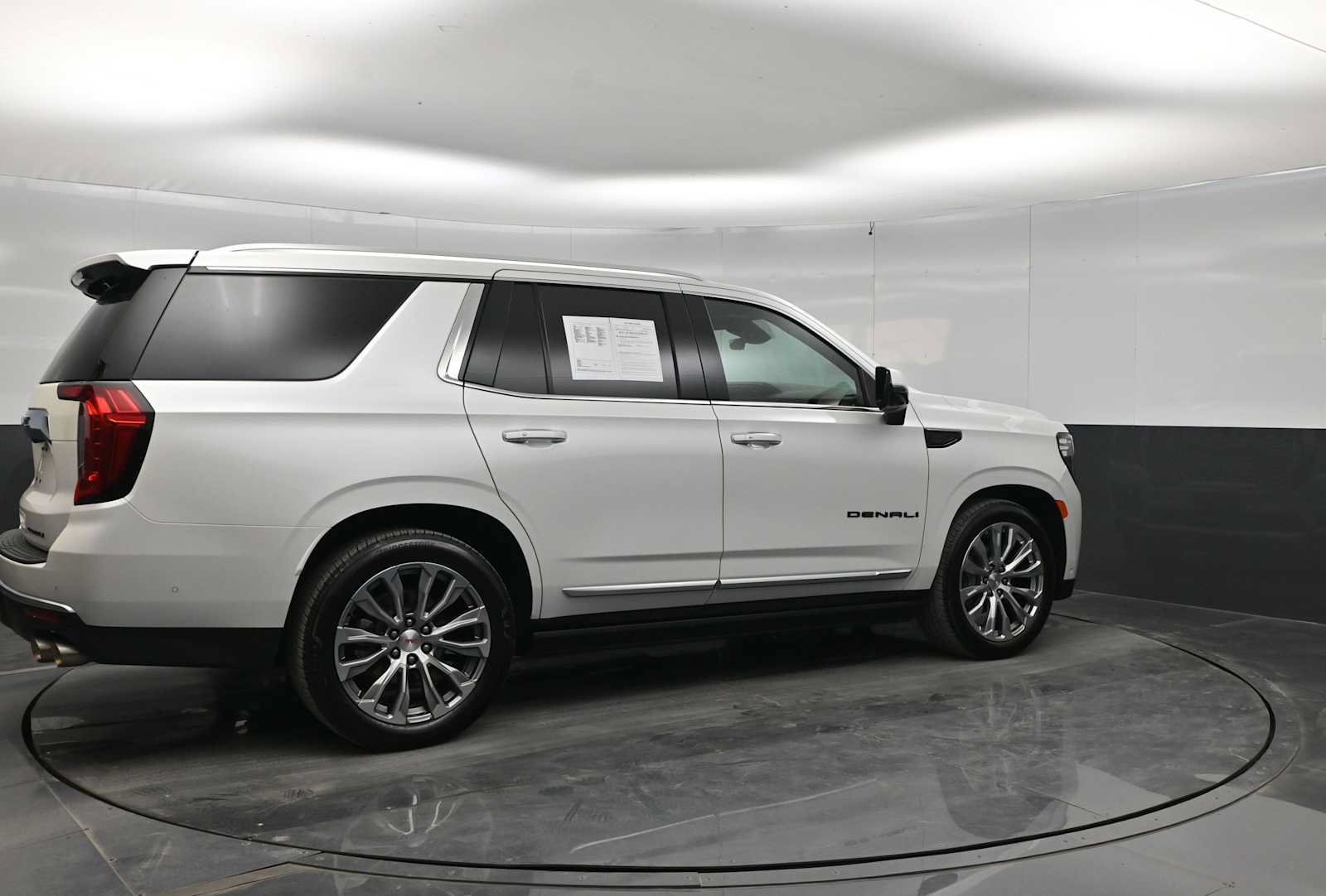 Used 2023 GMC Yukon Denali w/ Denali Reserve Package AWD/4WD image 8