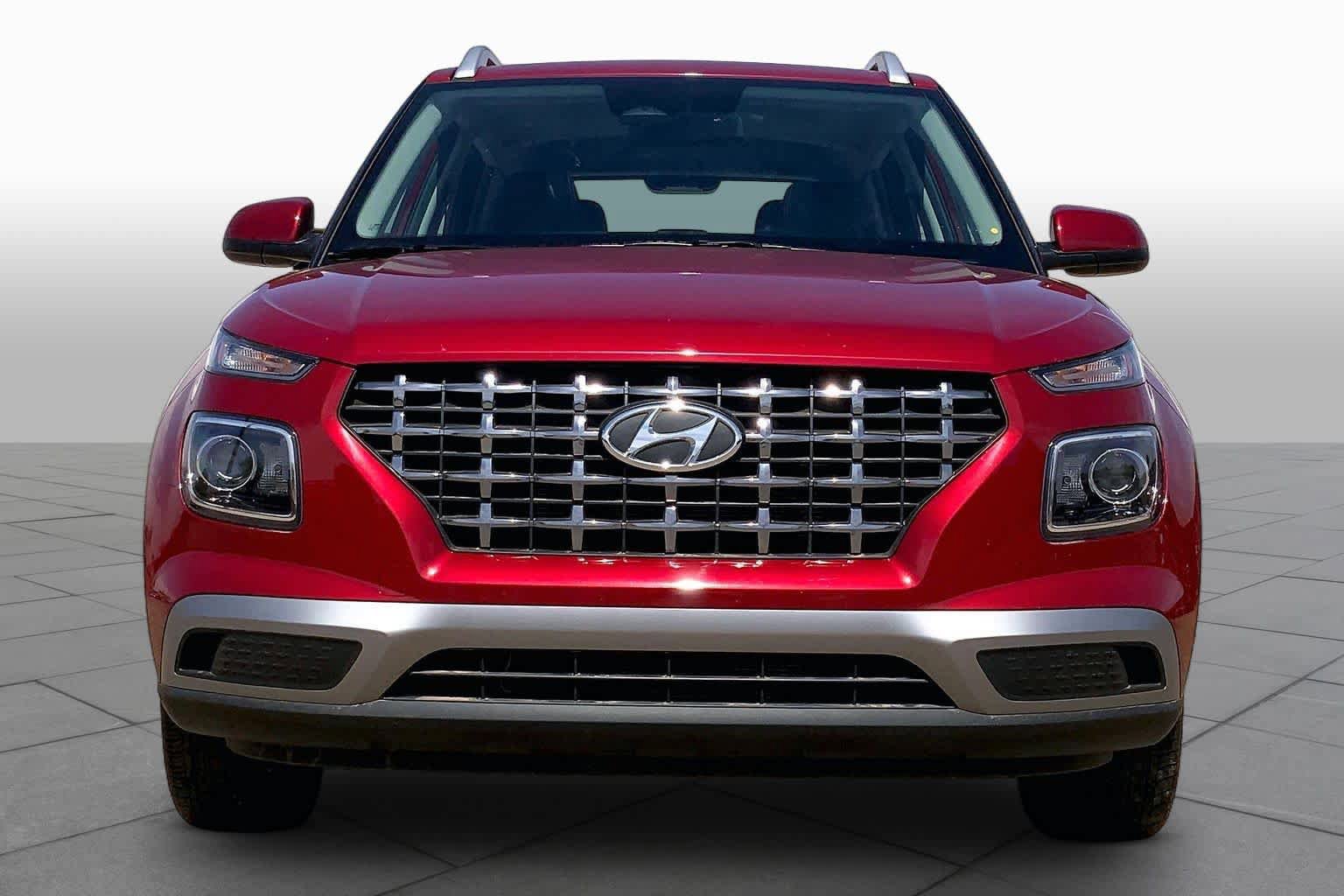 Used 2025 Hyundai Venue SEL FWD image 4