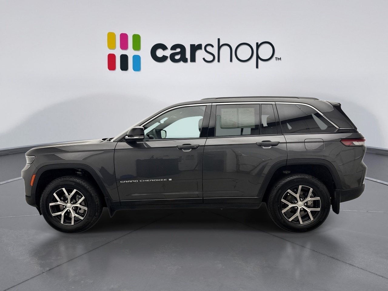 Used 2025 Jeep Grand Cherokee Limited AWD/4WD image 2