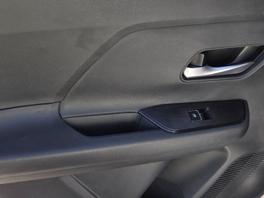 New 2026 Nissan Kicks SR w/ SR Premium Package FWD image 11