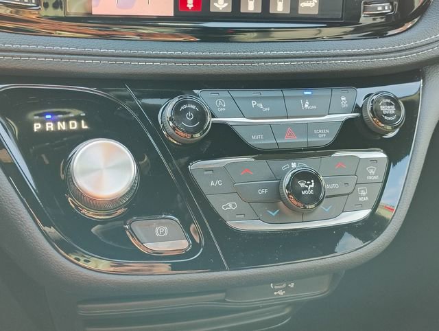 New 2026 Chrysler Pacifica Select w/ S Appearance Package image 24