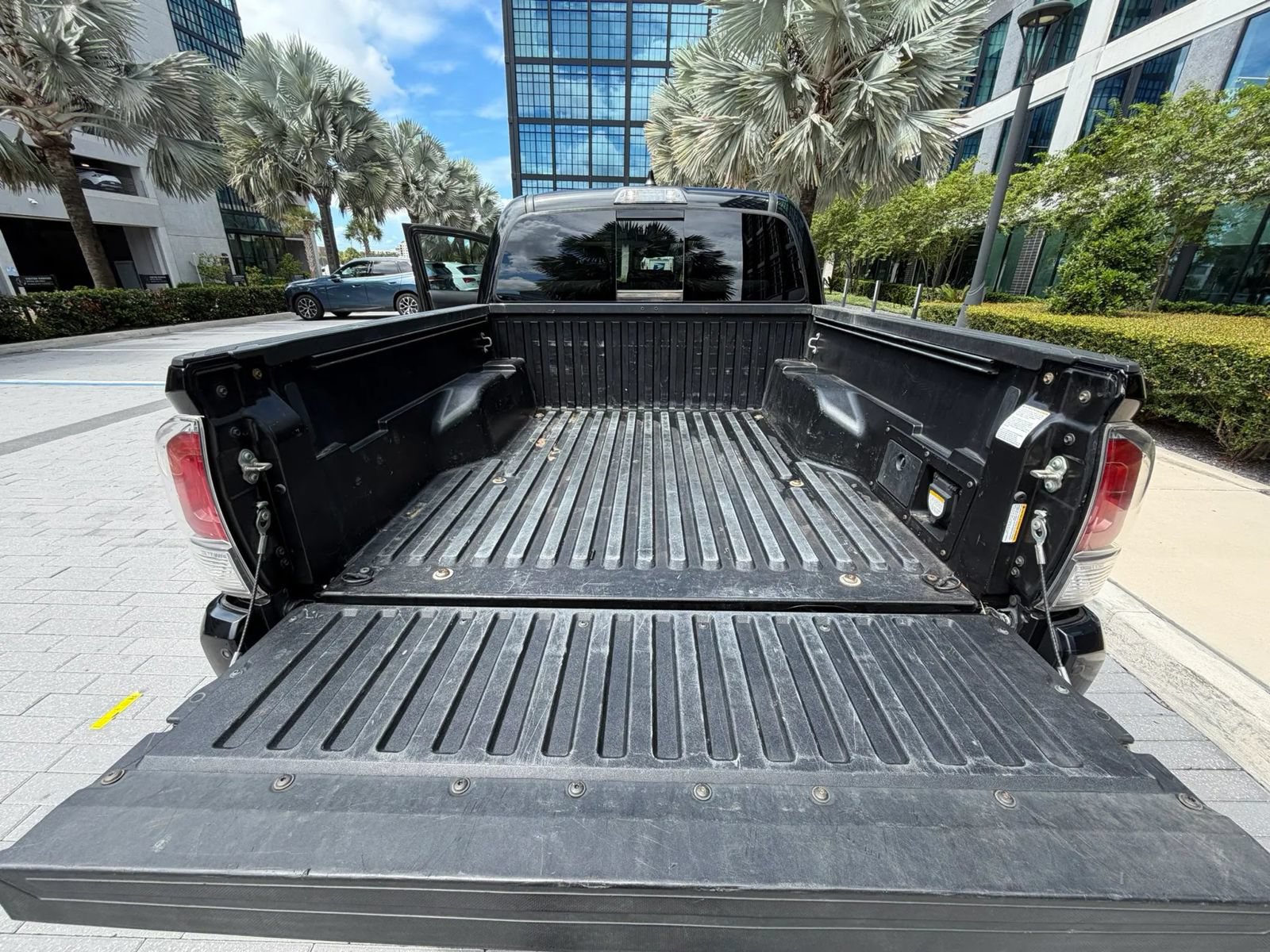 Used 2020 Toyota Tacoma TRD Off-Road w/ Technology Package AWD/4WD image 18