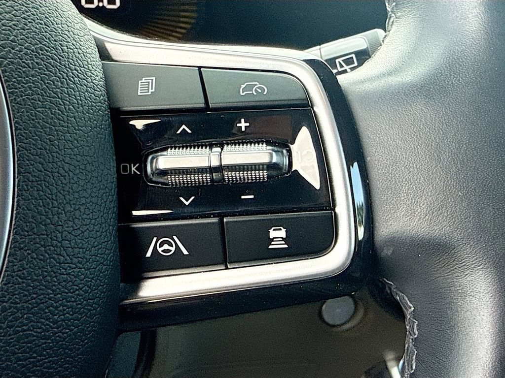 Certified 2025 Kia Carnival FWD image 36
