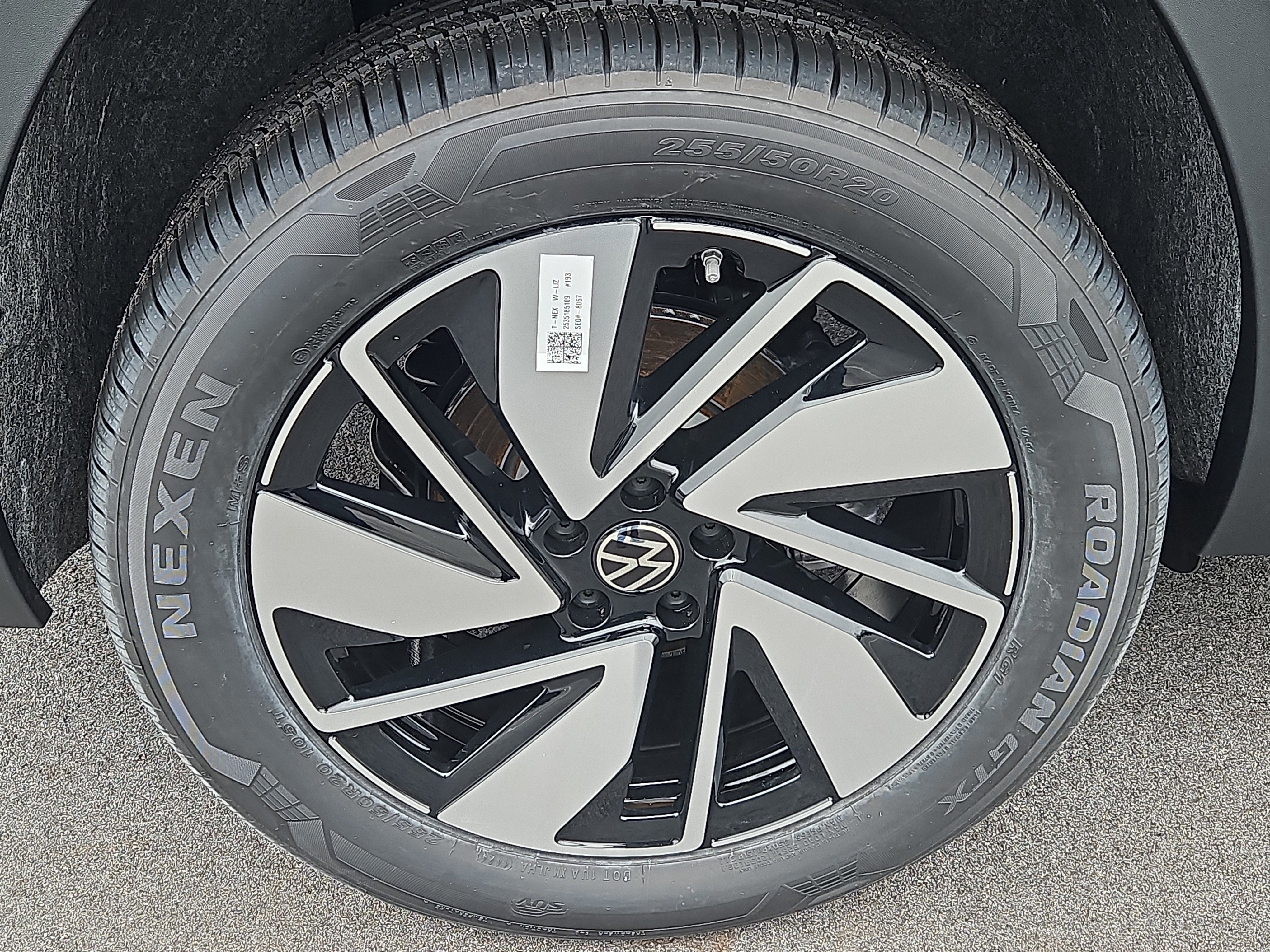 New 2026 Volkswagen Atlas SE image 3