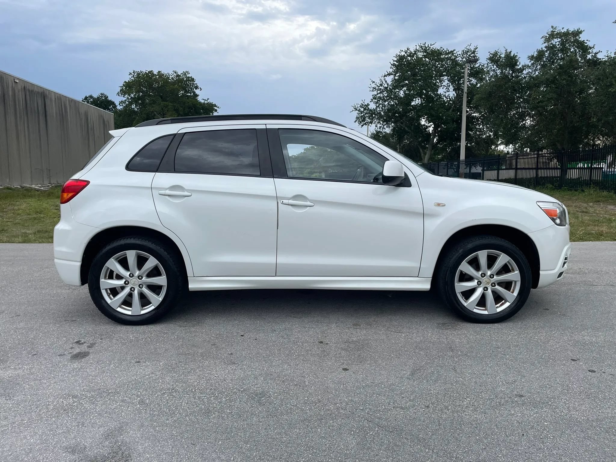 Used 2012 Mitsubishi Outlander Sport SE FWD image 5