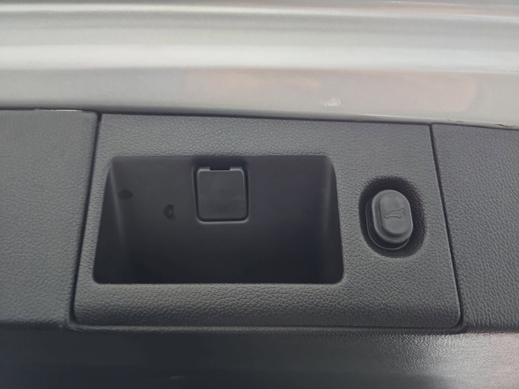 Used 2016 GMC Yukon Denali w/ Open Road Package image 16