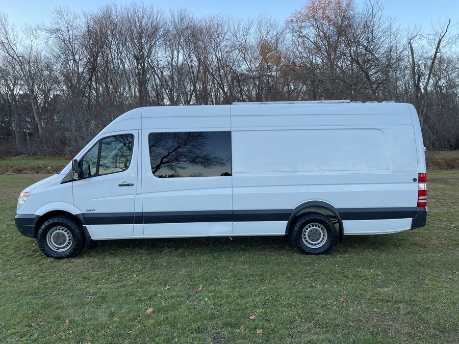 Used 2011 Freightliner Sprinter 2500 RWD image 21