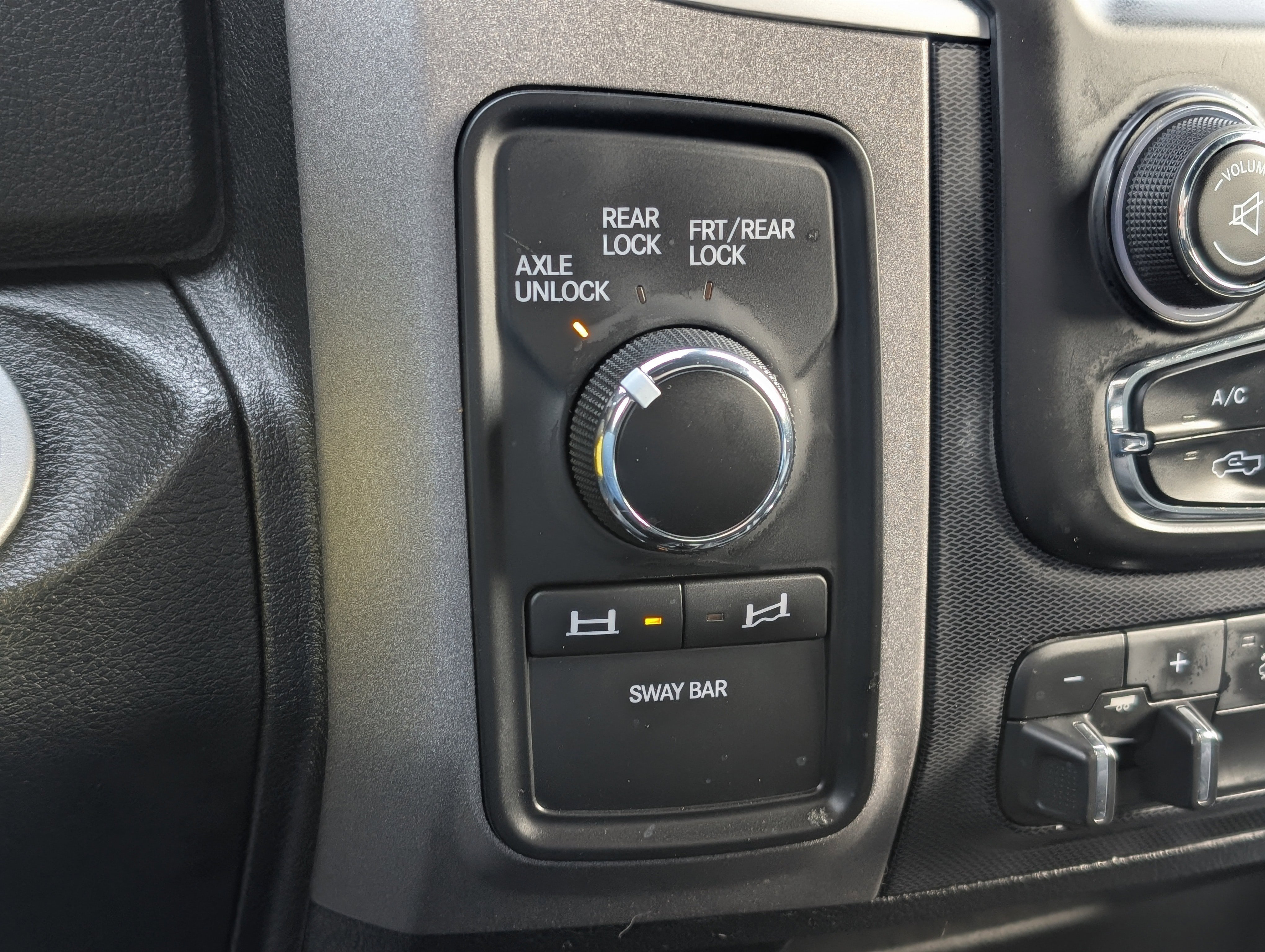 Used 2018 RAM 2500 Power Wagon w/ Luxury Group image 20