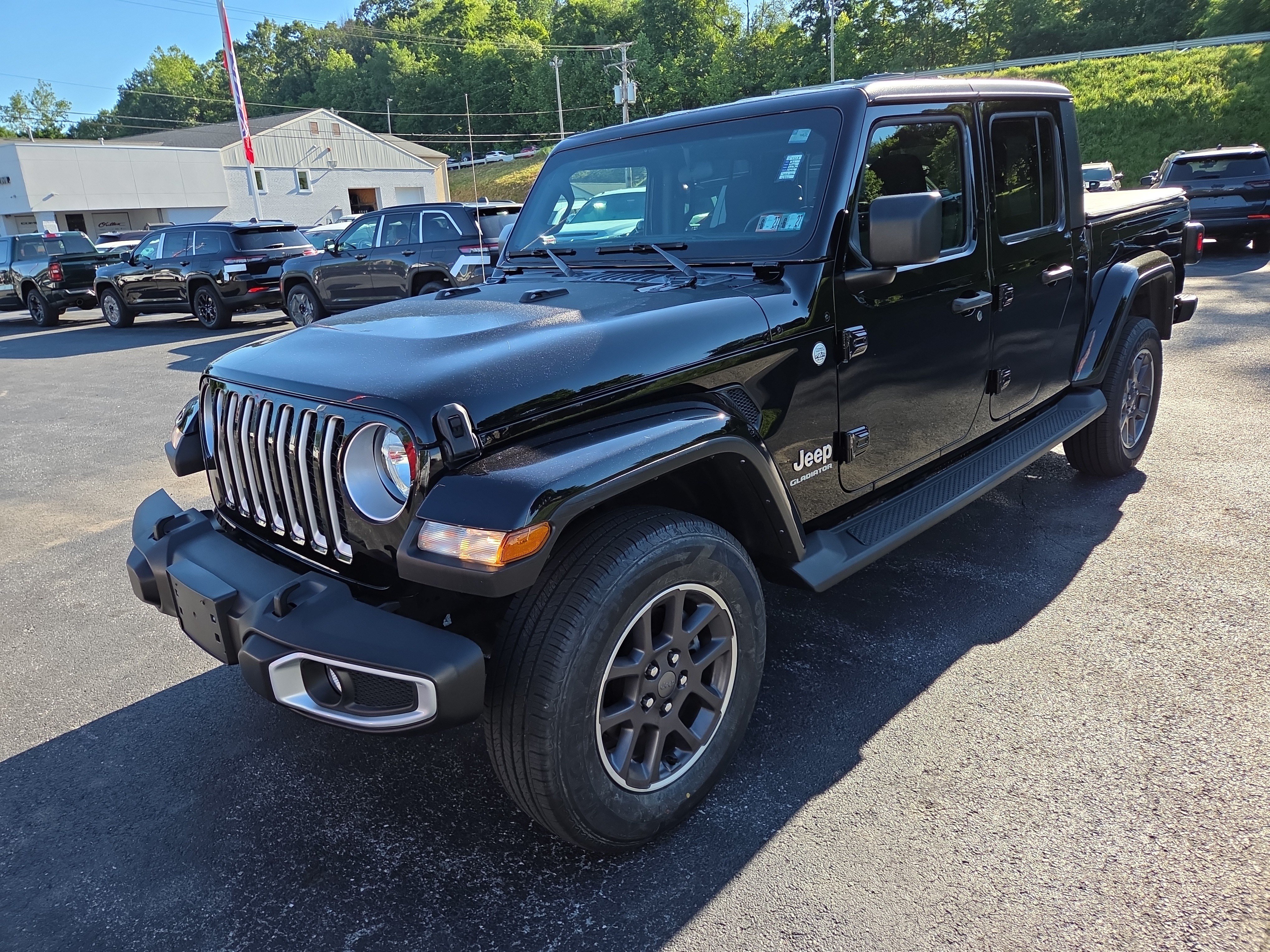 Certified 2021 Jeep Gladiator Overland w/ Cold Weather Group AWD/4WD image 8